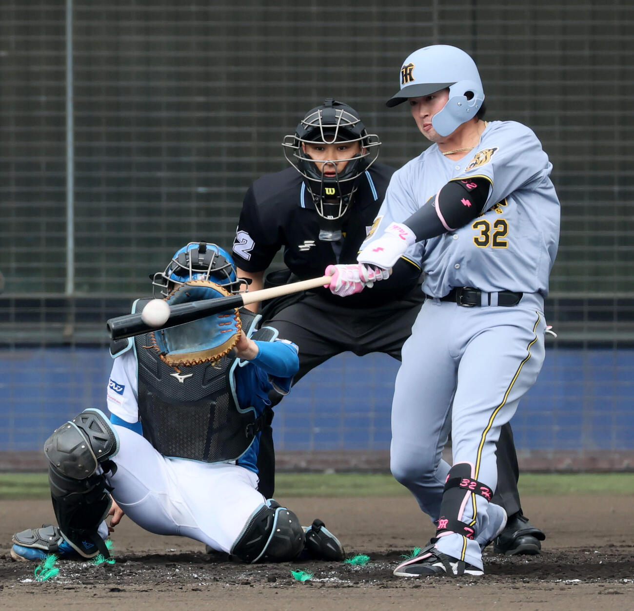 日本ハム対阪神　4回表阪神2死、浜田は左越えソロ本塁打を放つ（撮影・加藤哉）