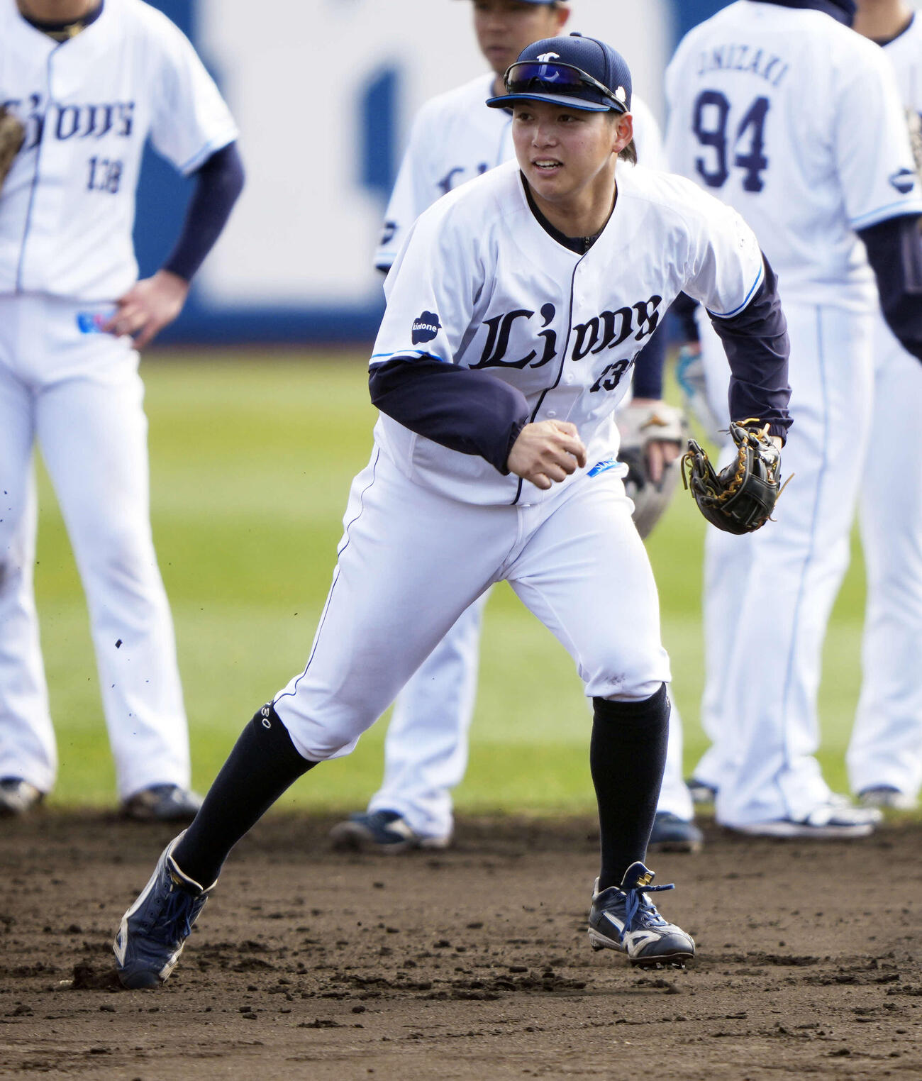 内野守備練習をする西武金子（撮影・小島史椰）