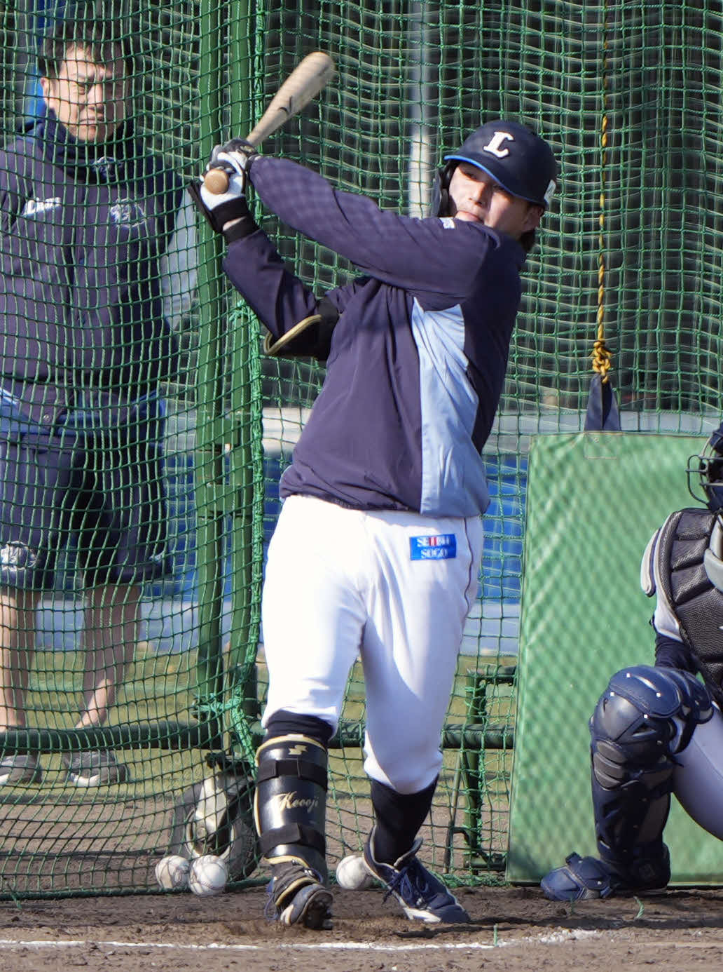 打撃練習を行う西武金子（撮影・小島史椰）