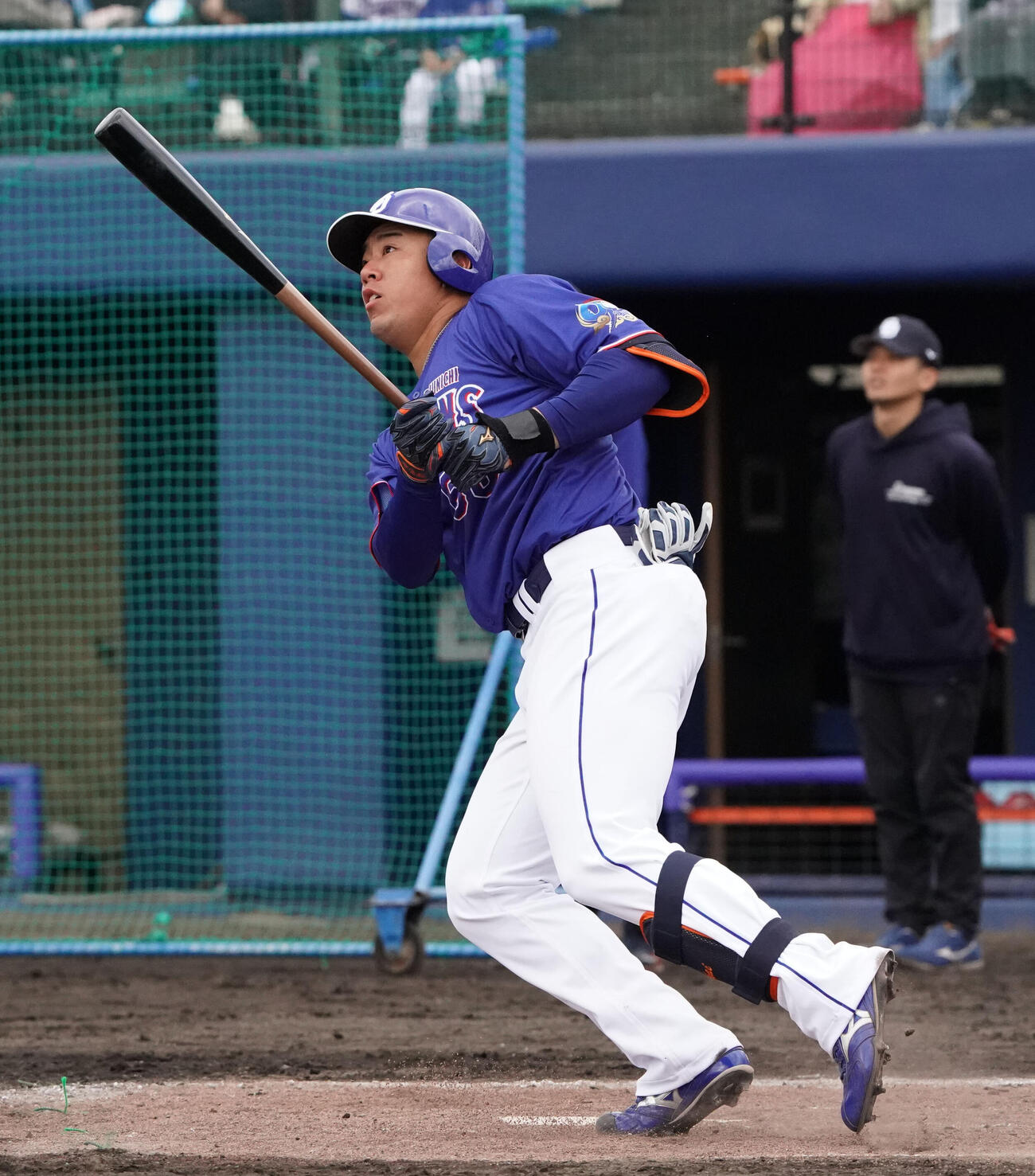 シート打撃練習で本塁打を放つ鵜飼（撮影・森本幸一）