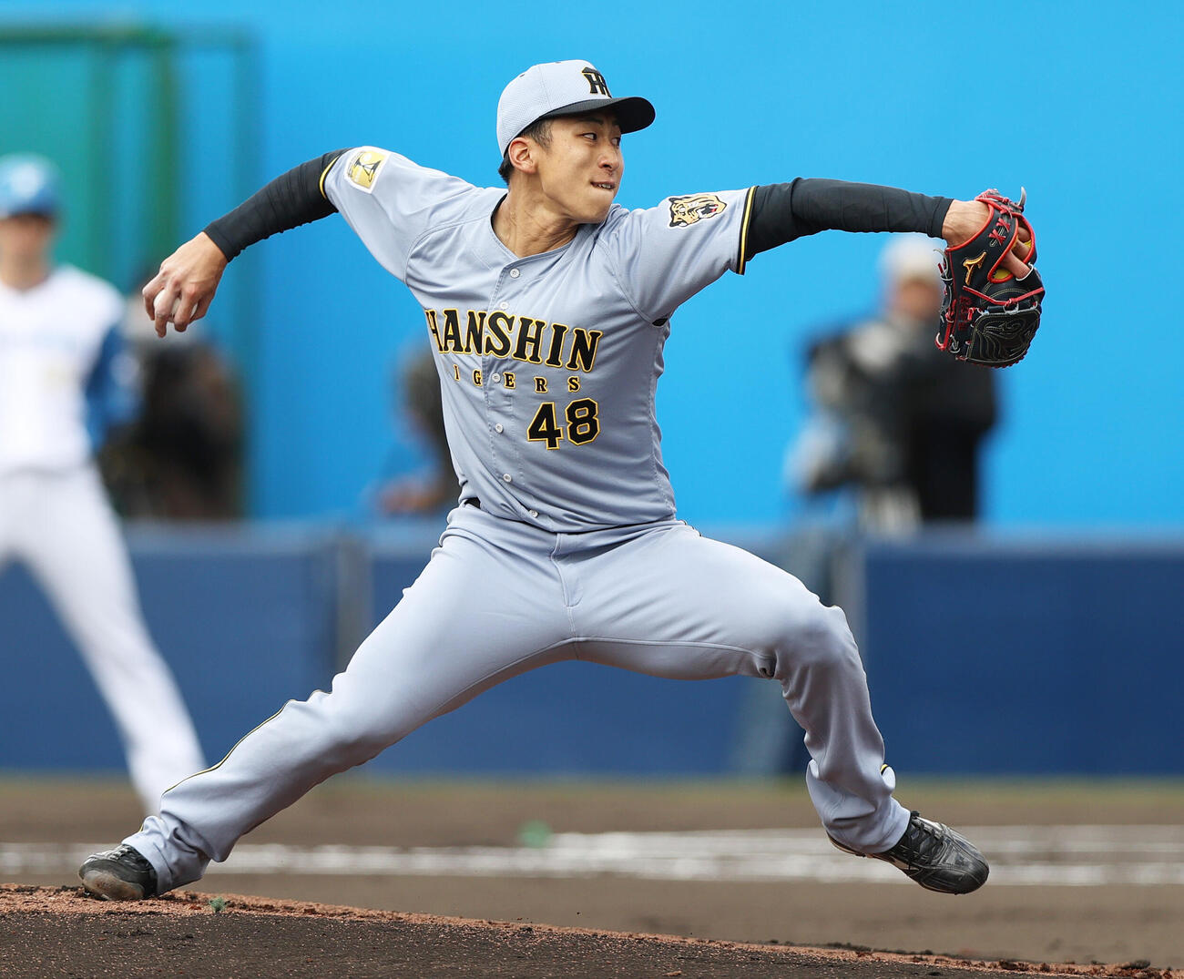 練習試合・日本ハム対阪神　2回表、力投する阪神先発の茨木（撮影・上山淳一）