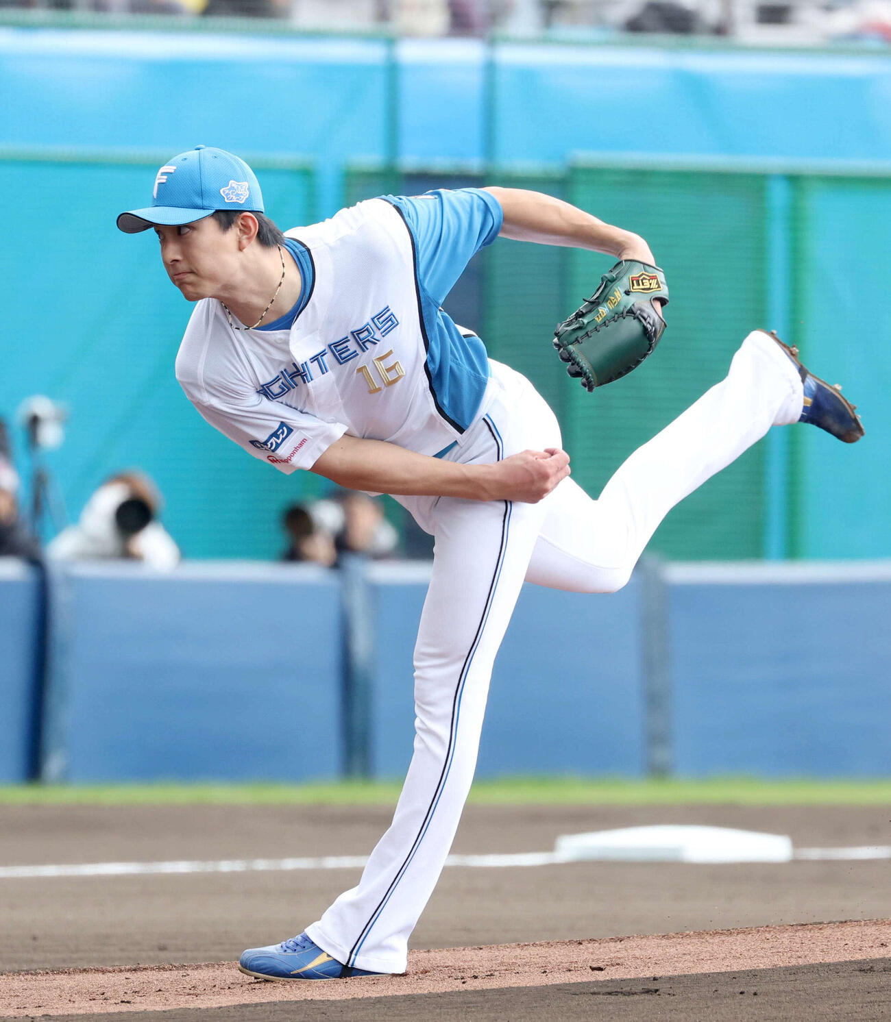 日本ハム対阪神　1回を無失点に抑える先発の達（撮影・黒川智章）