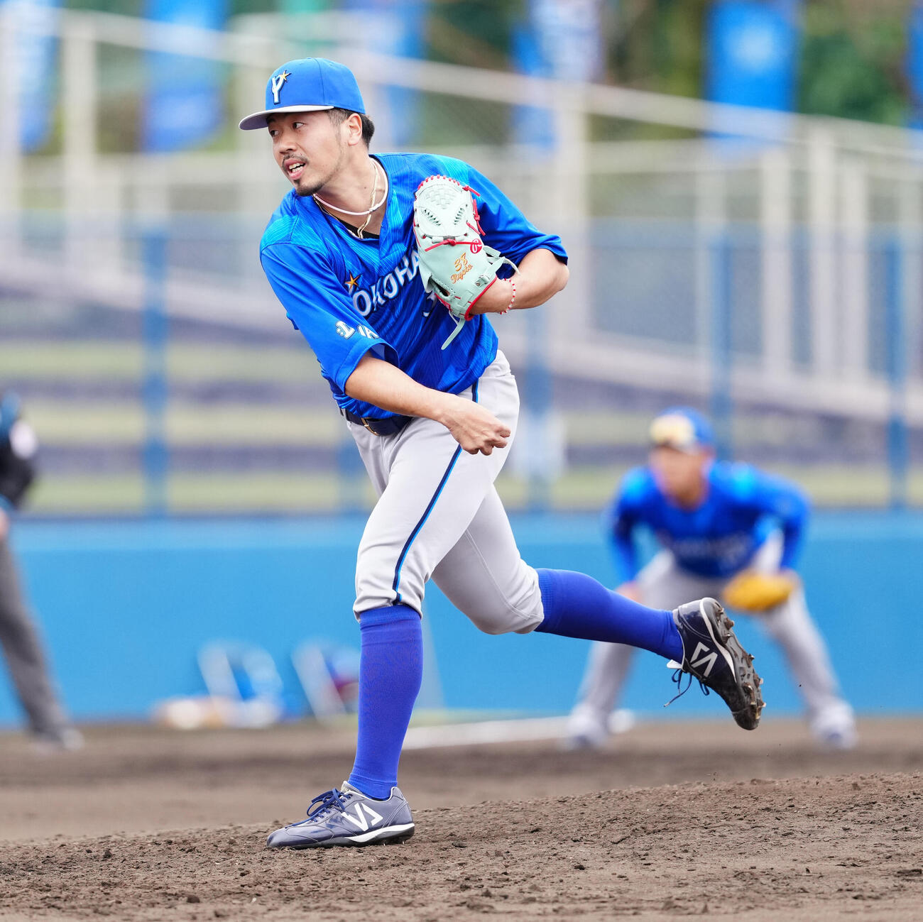 DeNA青白戦の8回裏から登板した松本凌（撮影・鈴木みどり）