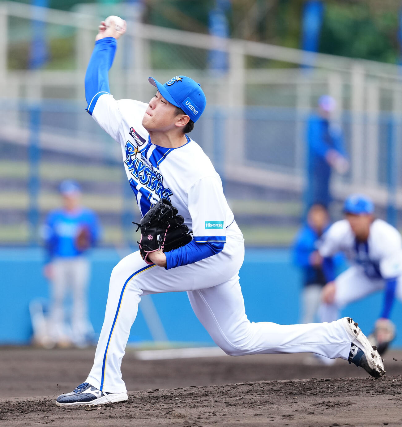 DeNA青白戦の3回表から2番手で登板した若松（撮影・鈴木みどり）