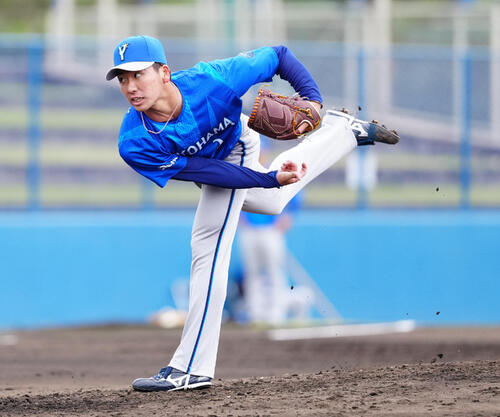 DeNA青白戦の3回裏から2番手で登板した篠木（撮影・鈴木みどり）