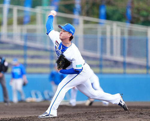 DeNA青白戦の5回表から登板した橋本（撮影・鈴木みどり）