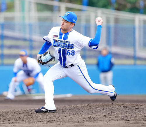 DeNA青白戦の8回表から登板した岩田（撮影・鈴木みどり）