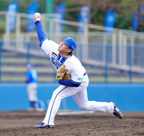 DeNA青白戦の9回表から登板した馬場（撮影・鈴木みどり）