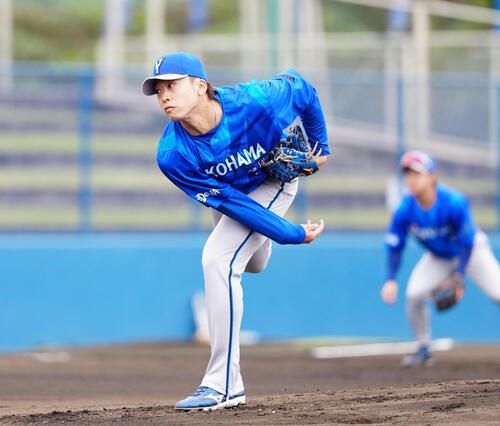 青白戦で先発し力投するDeNA入江（撮影・鈴木みどり）