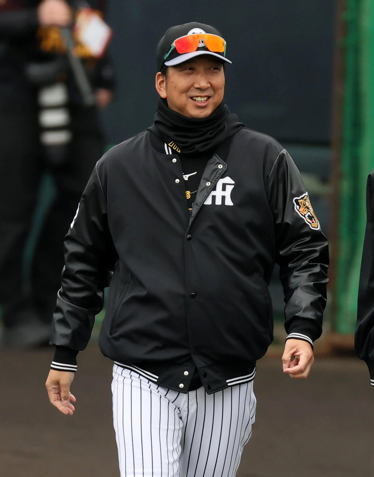 笑顔を見せる阪神藤川監督（撮影・加藤哉）