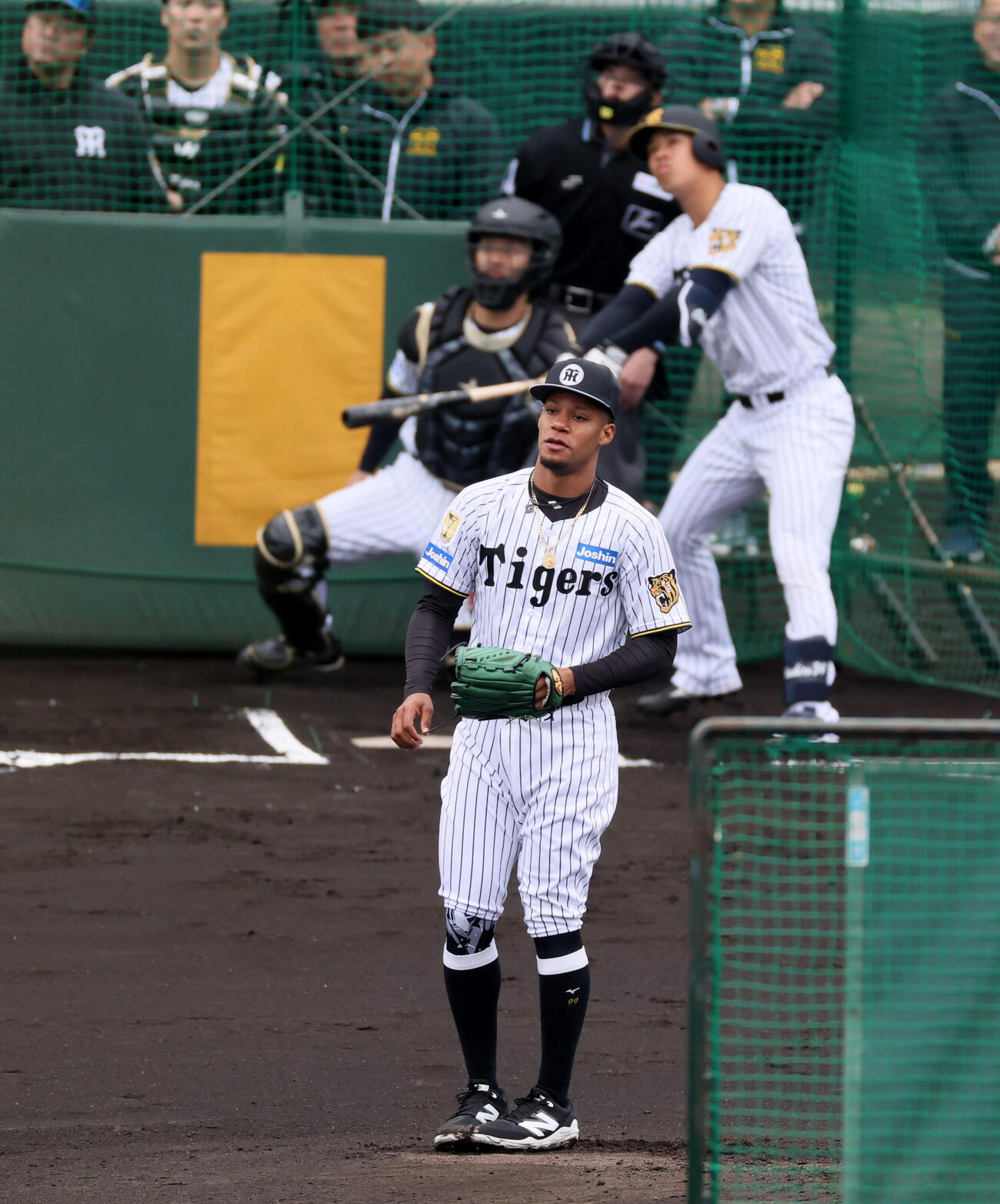 阪神モレッタはライブBPに登板し岡城と対戦（撮影・加藤哉）