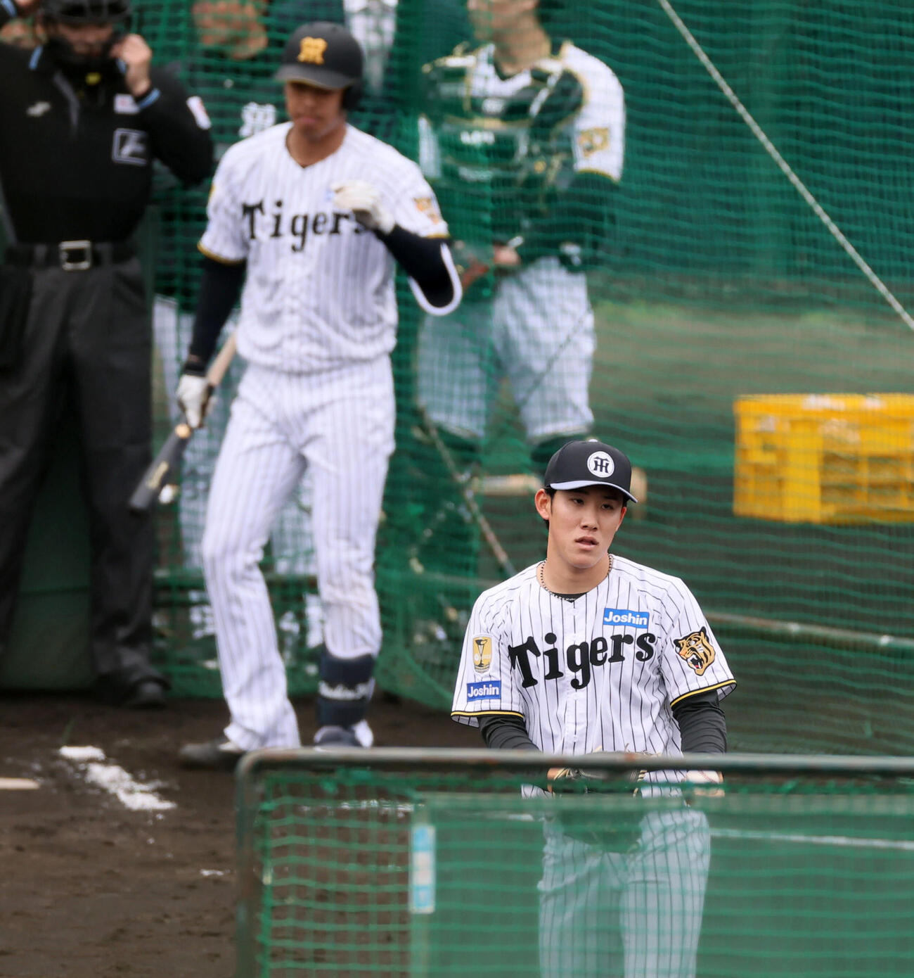 ライブBPに登板し岡城らと対戦した阪神富田（撮影・加藤哉）