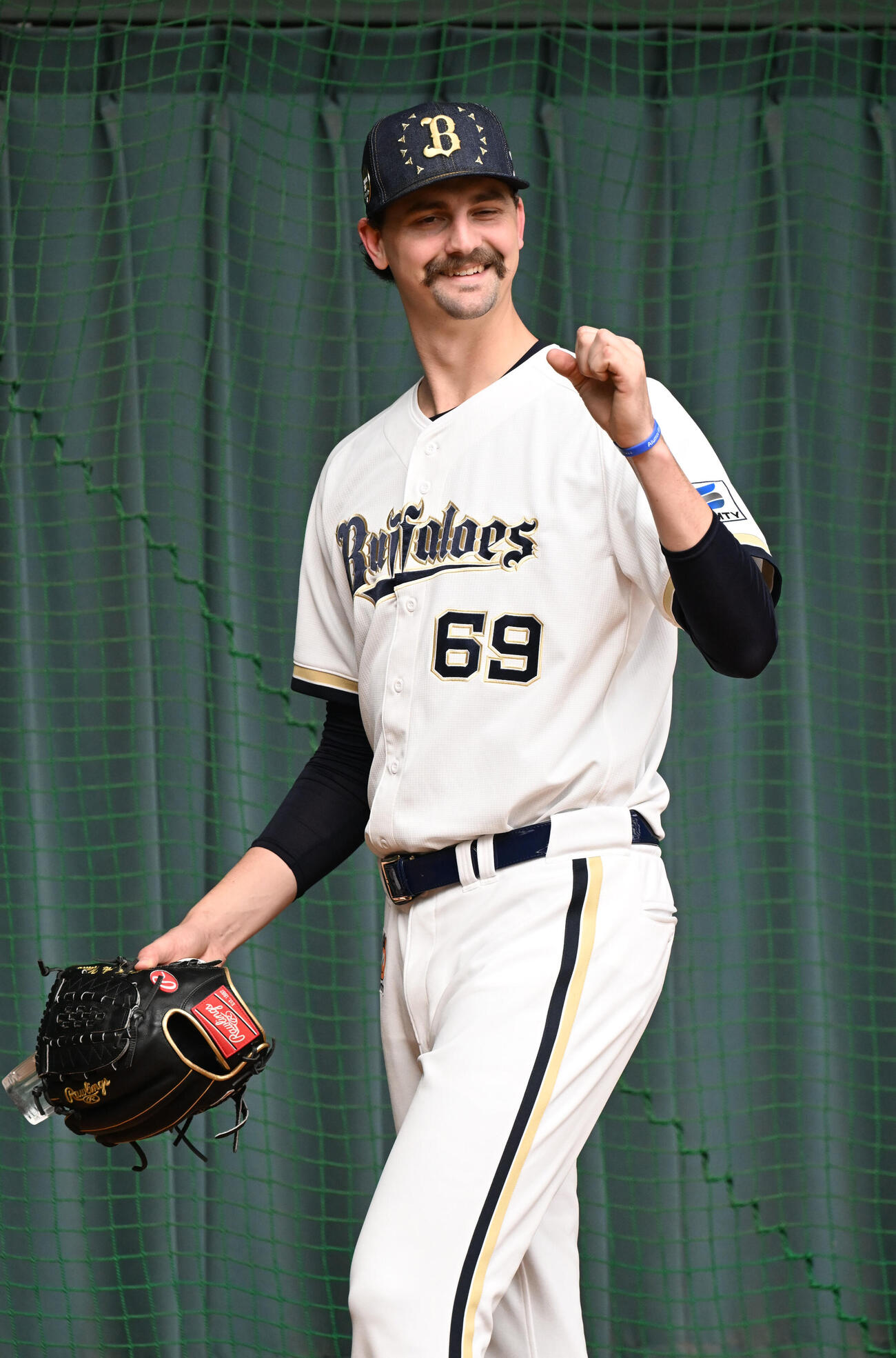 笑顔でブルペン入りするオリックス・ジェリー（撮影・和賀正仁）