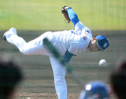 シート打撃練習に登板する松山（撮影・森本幸一）