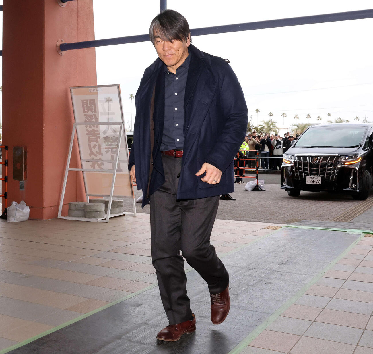 巨人キャンプのサンマリンスタジアムに登場した松井秀喜氏（撮影・浅見桂子）