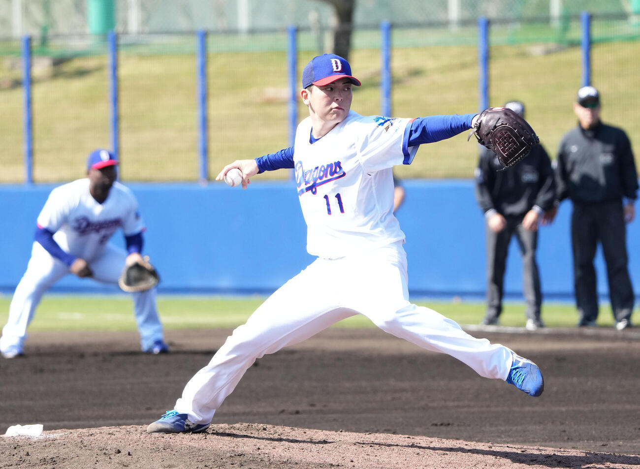 シート打撃練習に登板する中西（撮影・森本幸一）