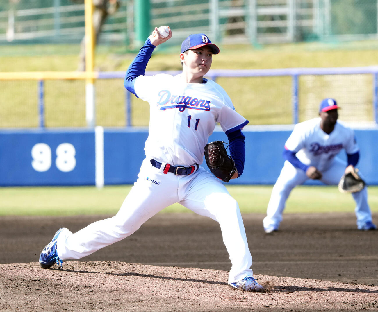シート打撃練習に登板する中西（撮影・森本幸一）