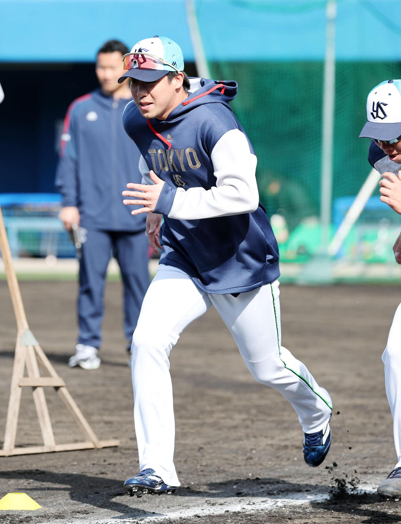 ダッシュトレーニングするヤクルト山田（撮影・鈴木正人）　