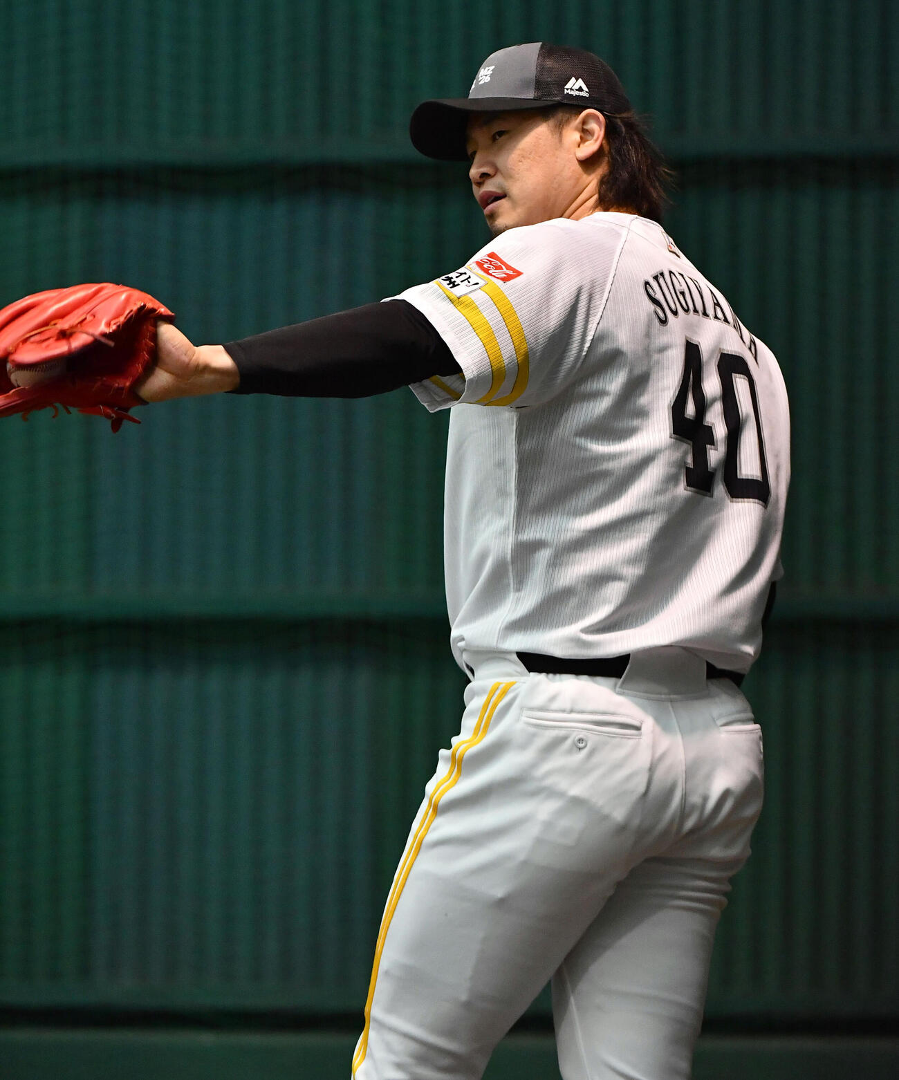 ブルペンで返球を受けるソフトバンク杉山（撮影・岩下翔太）