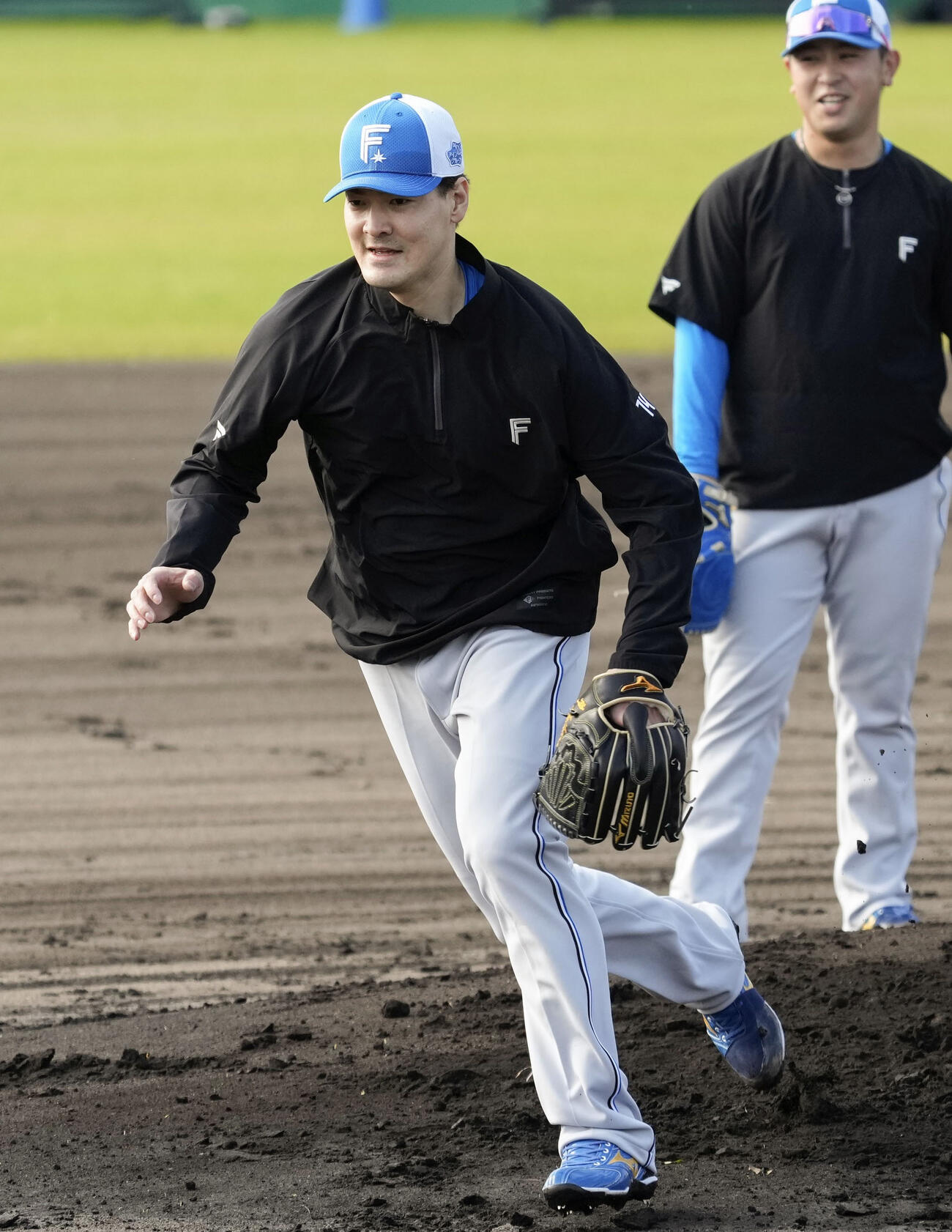 キャンプに合流した日本ハムの有原（共同）