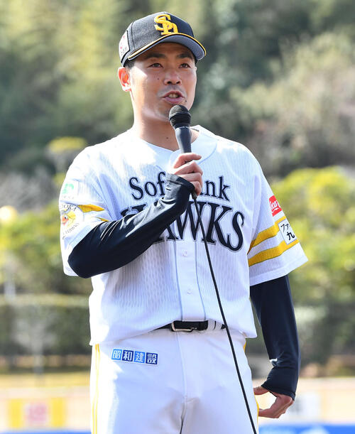 WBC壮行会でファンにあいさつするソフトバンク近藤（撮影・岩下翔太）