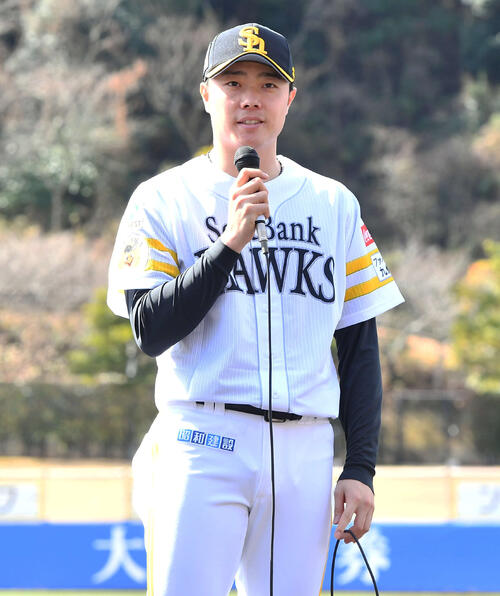 WBC壮行会でファンにあいさつするソフトバンク松本裕（撮影・岩下翔太）