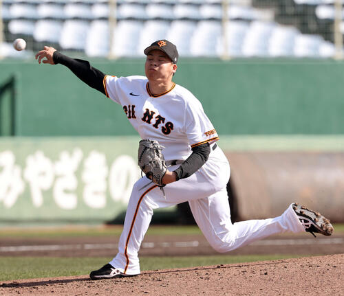 巨人紅白戦 7回表紅組の攻撃で登板した田和(撮影・浅見桂子)