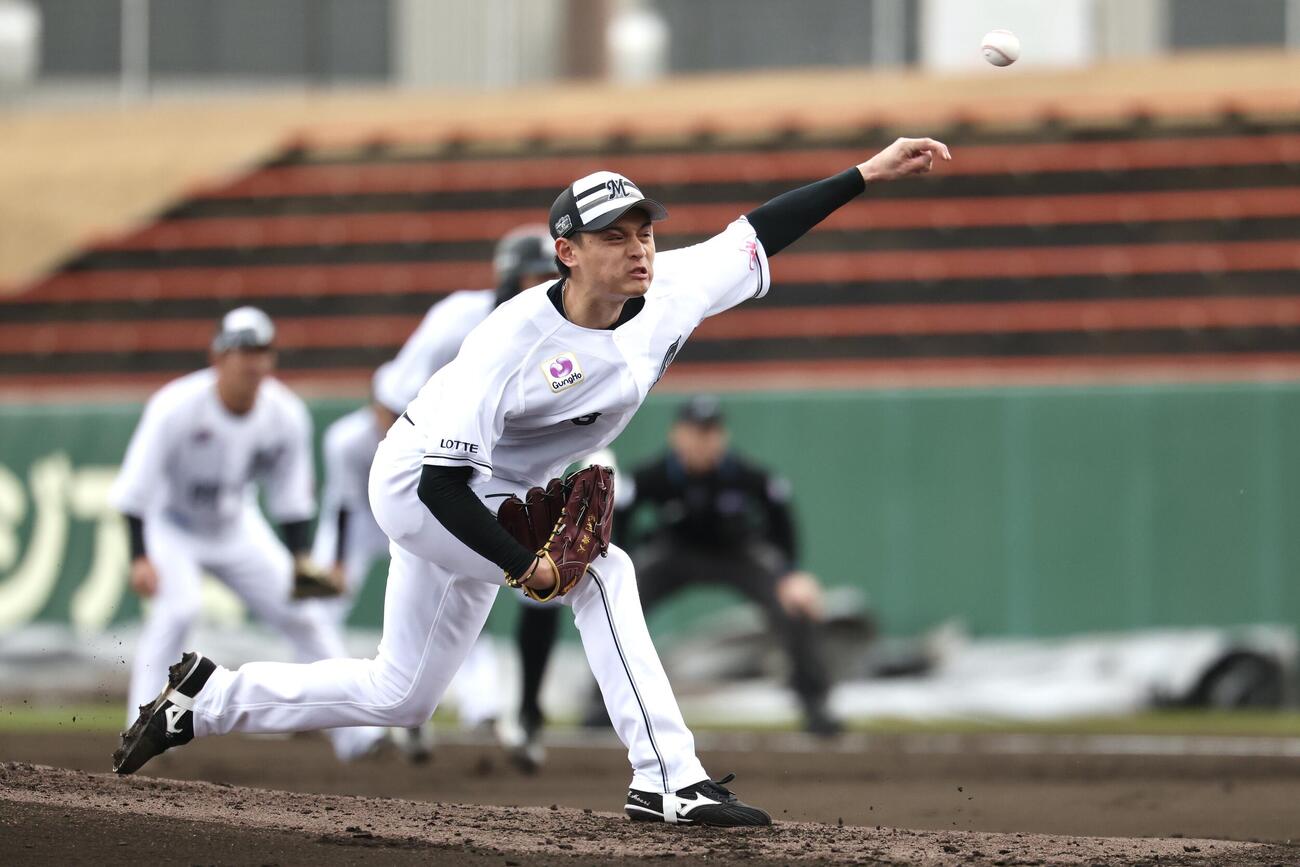 ライブBPで登板するロッテ毛利（撮影・宮地輝）