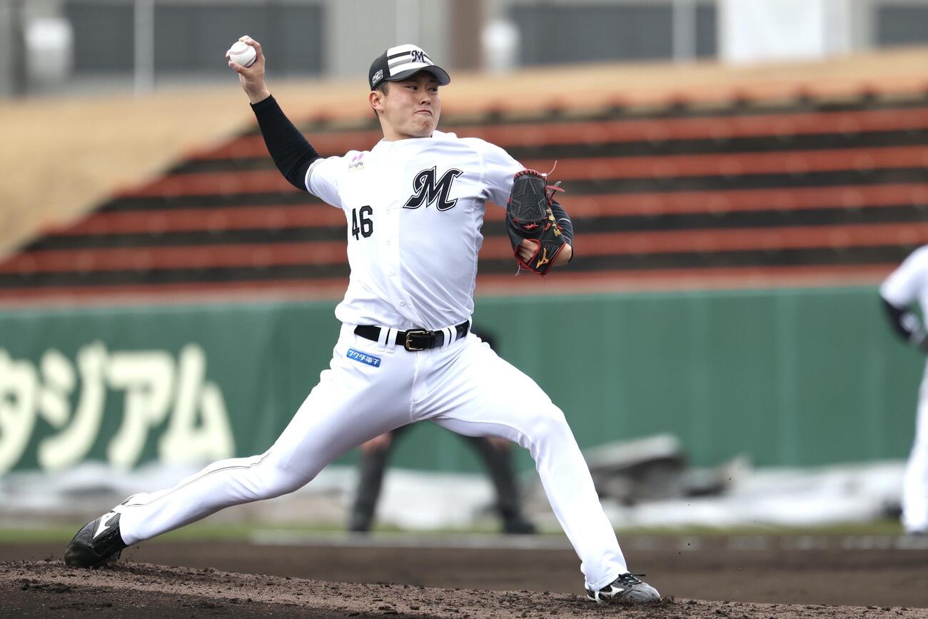 ライブBPで登板するロッテ冨士（撮影・宮地輝）