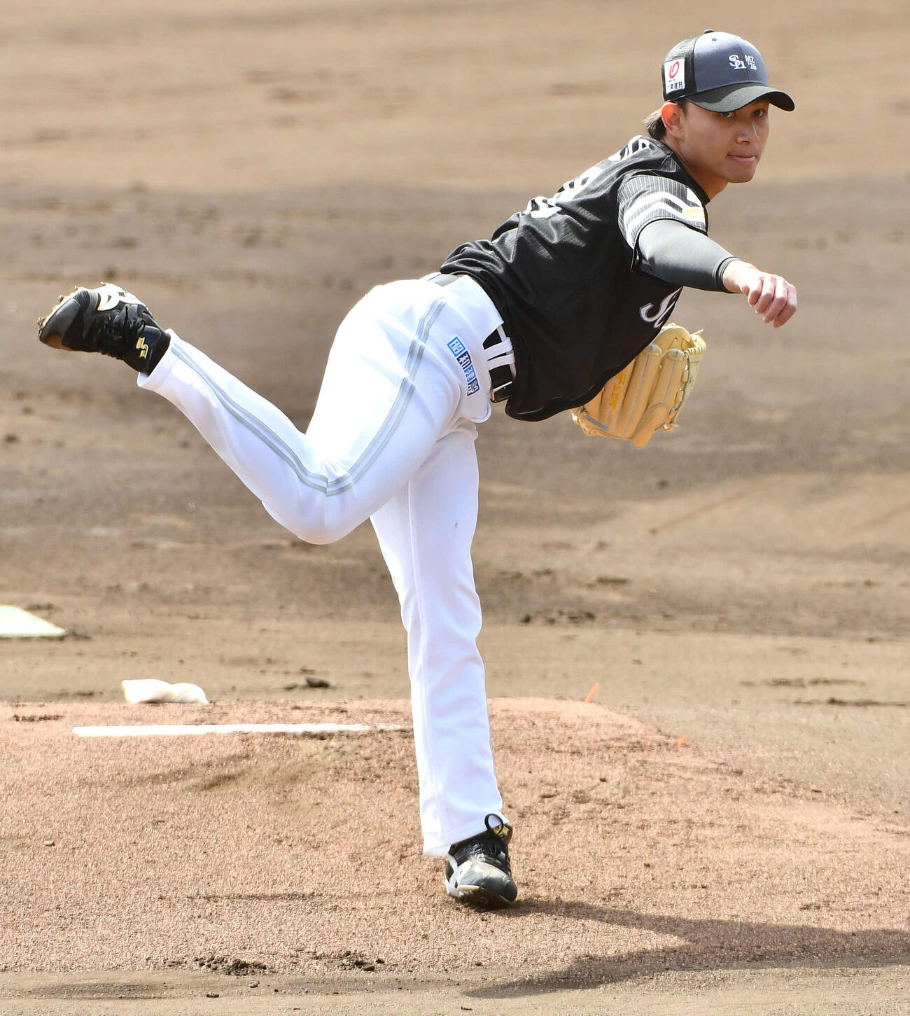 ライブBPに登板したソフトバンク徐（撮影・岩下翔太）
