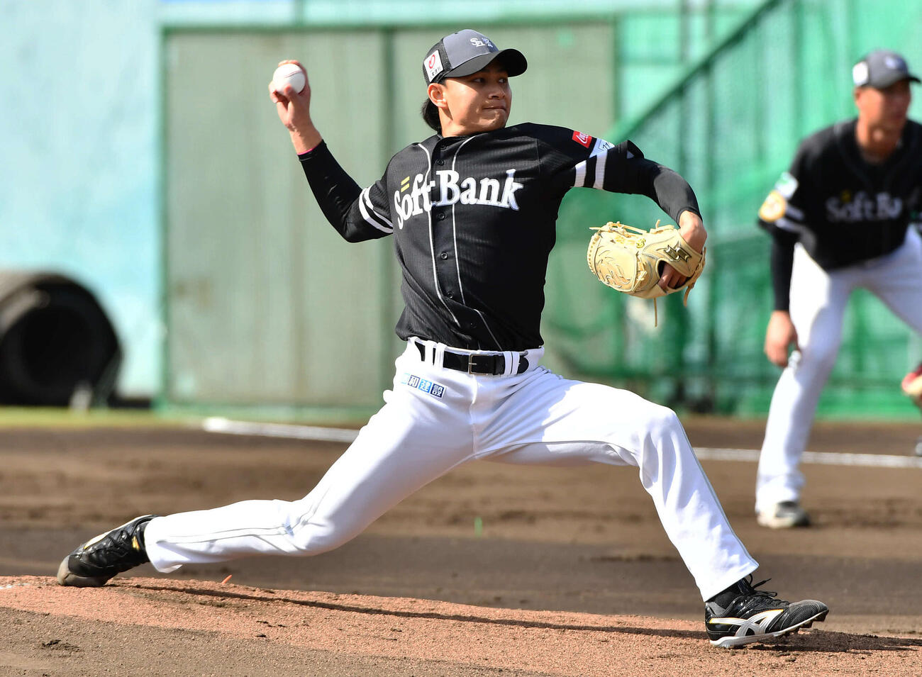 ライブBPに登板したソフトバンク徐（撮影・岩下翔太）