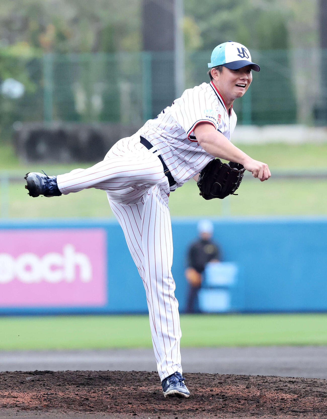 ライブBPに登板したヤクルト木沢（撮影・鈴木正人）　