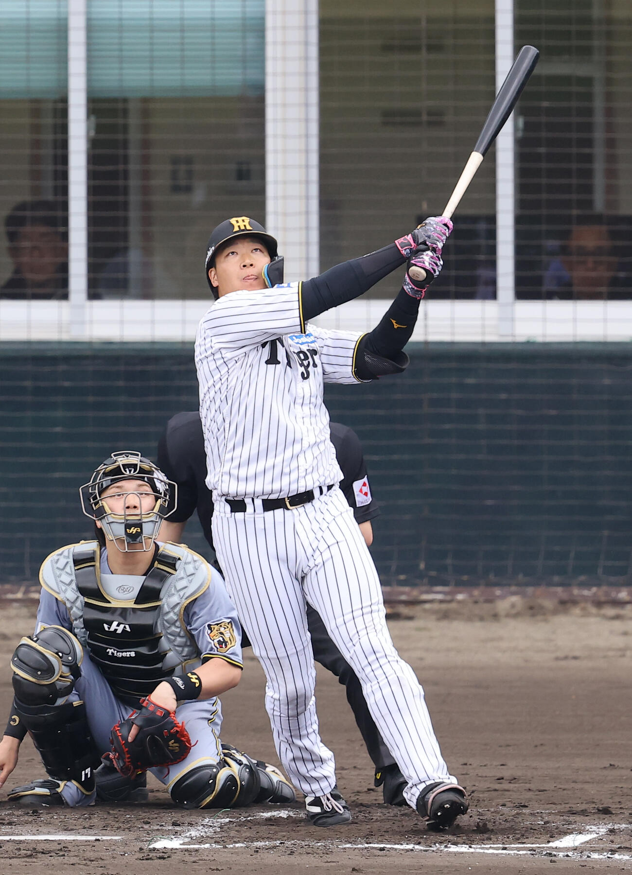 紅組対白組で本塁打を放つ大山（撮影・上田博志）