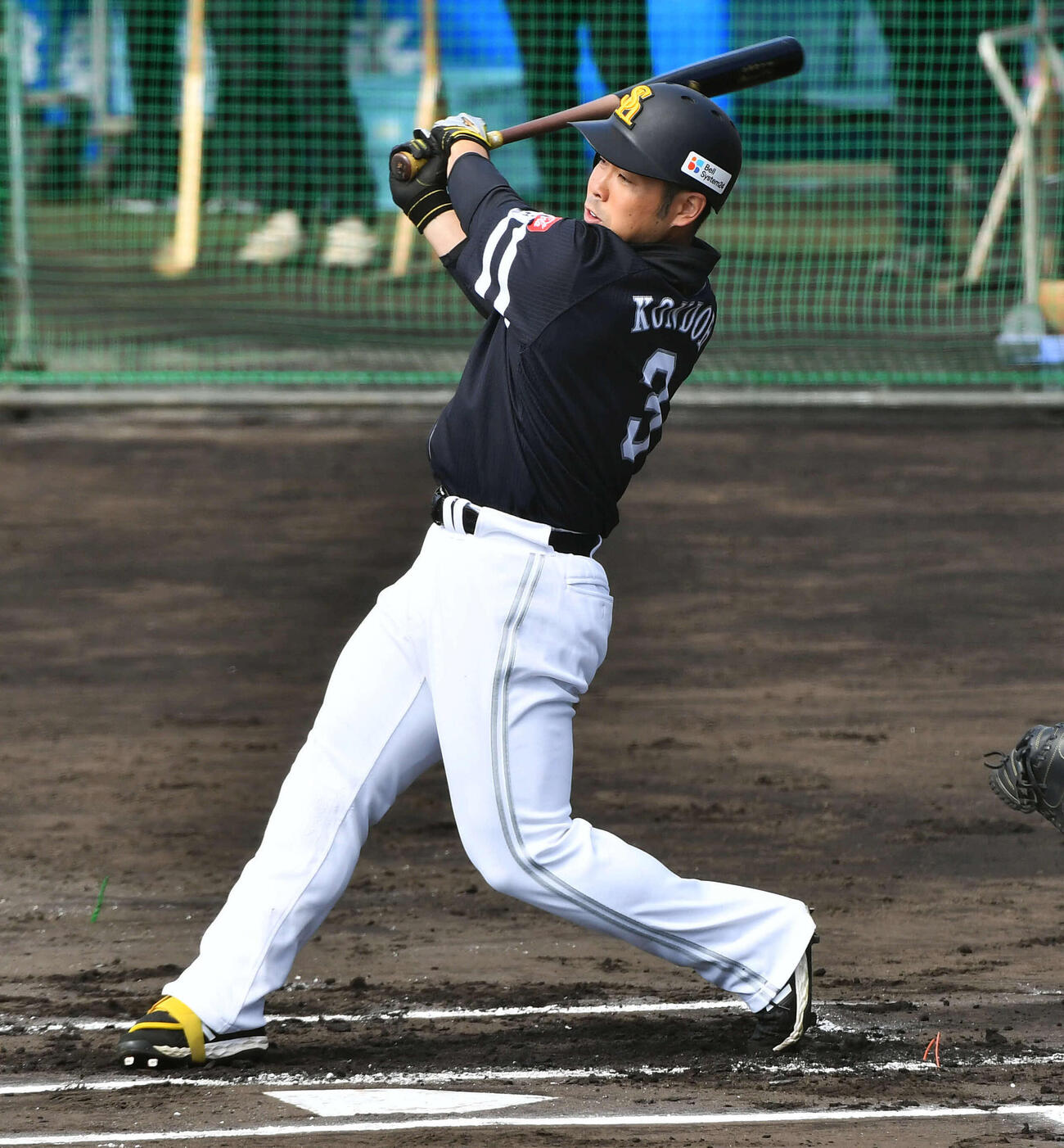 ライブBPで安打を放つソフトバンク近藤（撮影・岩下翔太）