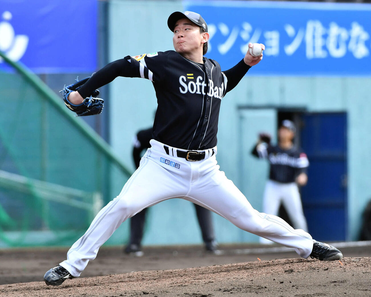 ライブBPに登板したソフトバンク中村稔（撮影・岩下翔太）