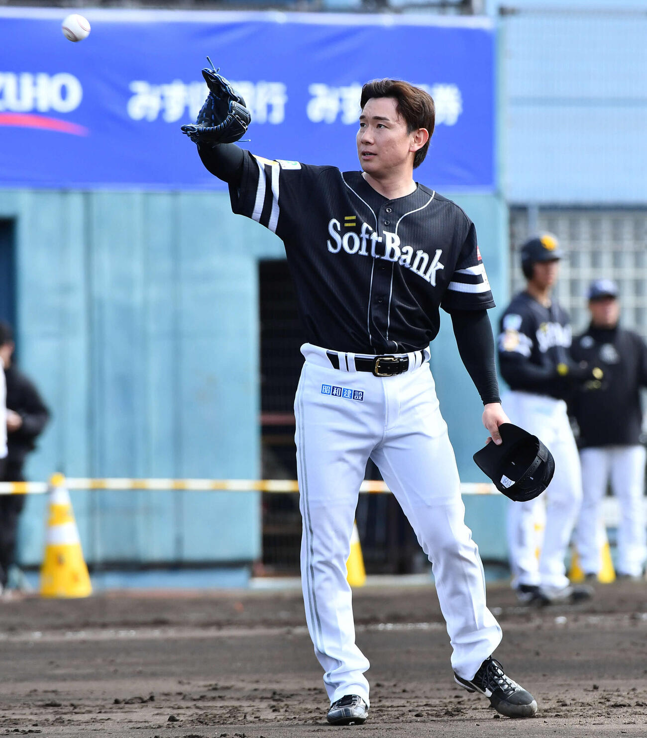 ライブBPに登板したソフトバンク中村稔（撮影・岩下翔太）
