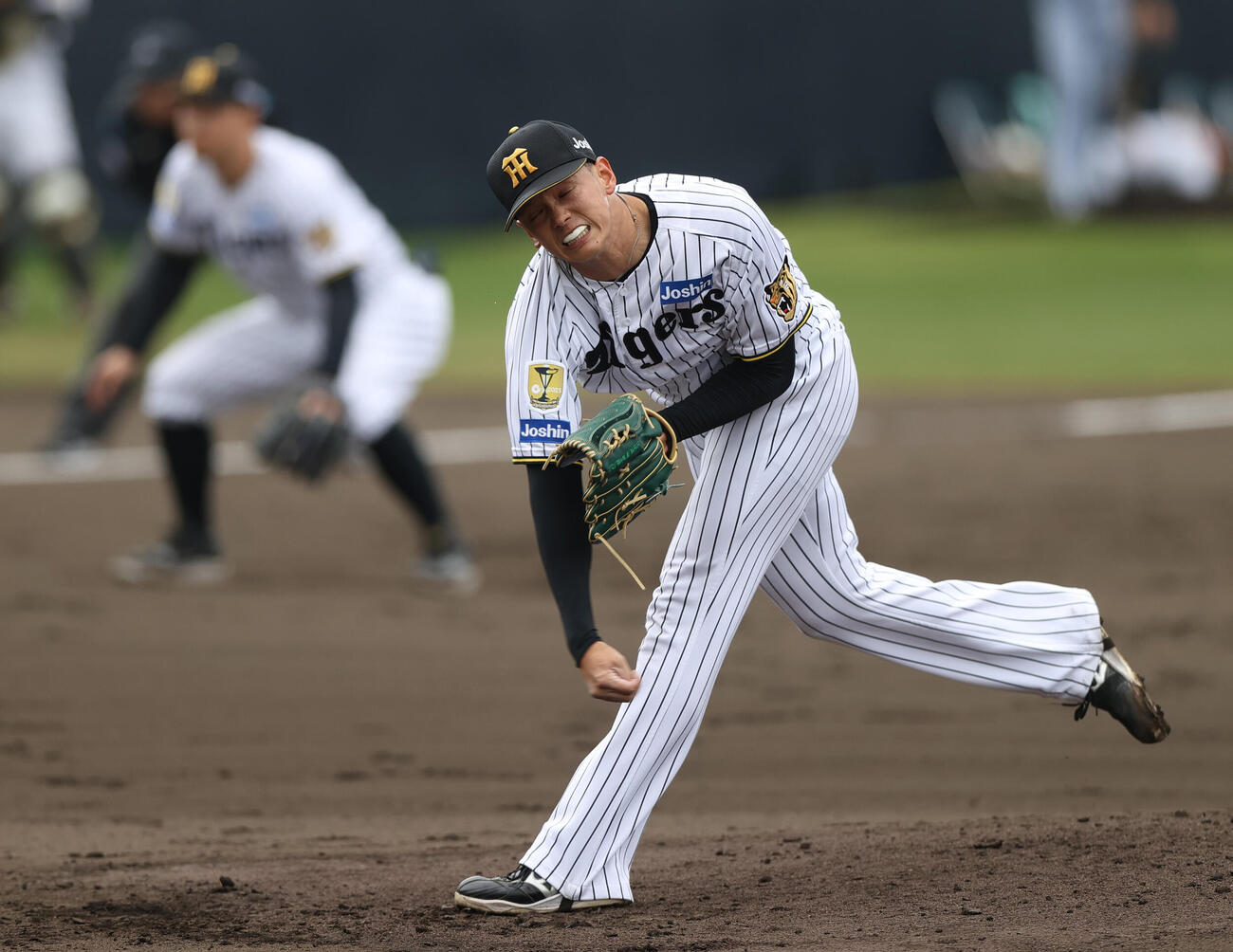 阪神紅白戦　2回表、力投する白組先発の能登（撮影・上山淳一）