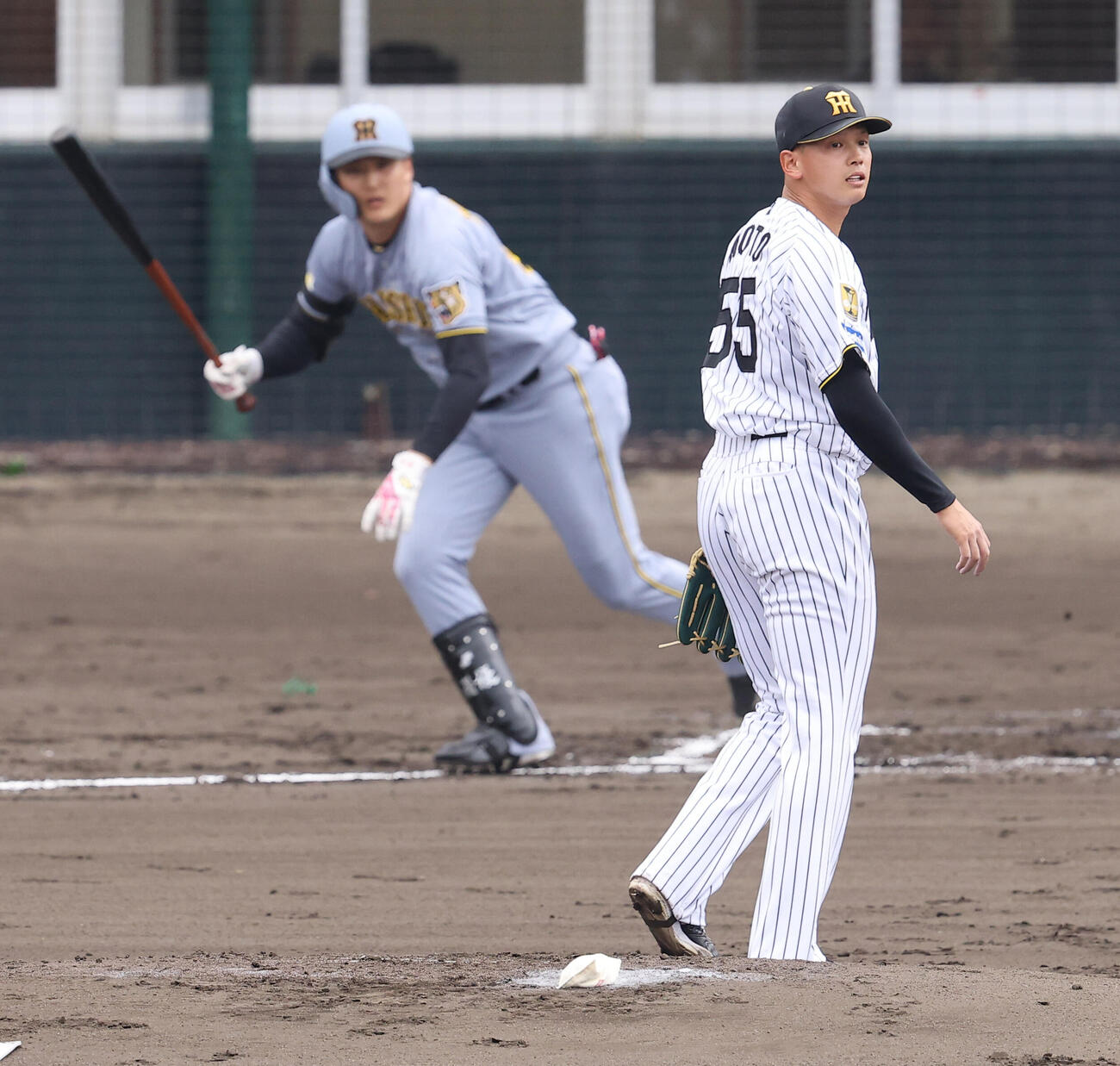 紅組対白組　2回表紅組1死満塁、元山に2点適時打を浴びる能登（撮影・上田博志）
