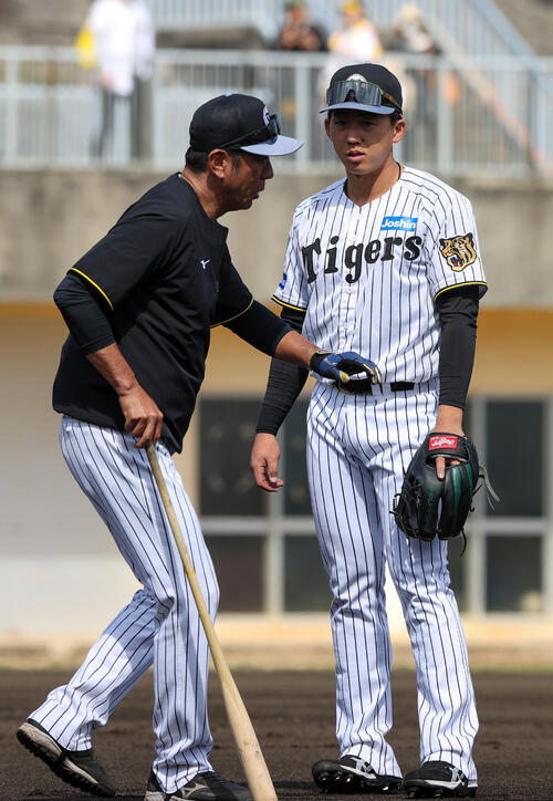 阪神】ドラ1立石正広が宜野座で初の屋外ロングティーでファン沸かす