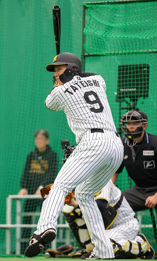 阪神】ドラ1立石正広が宜野座で初の屋外ロングティーでファン沸かす