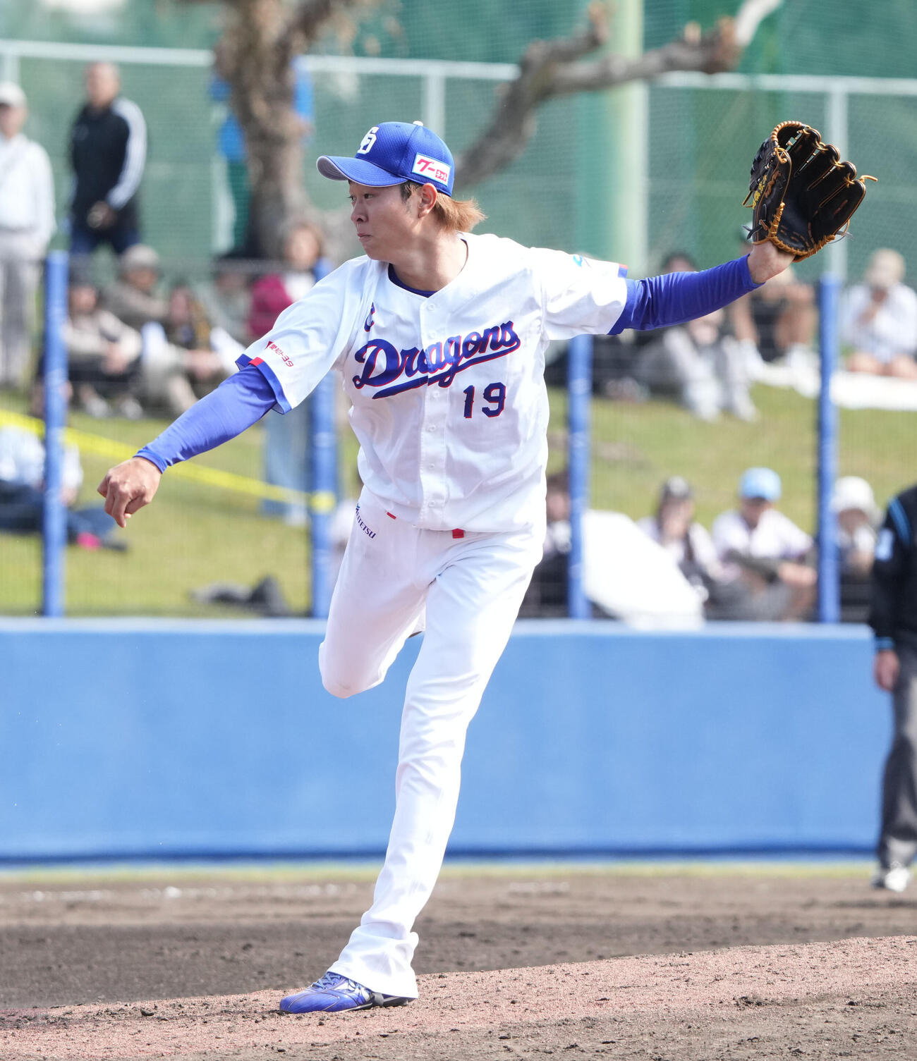 練習試合中日対ヤクルト　4回表、中日2番手で登板する高橋宏（撮影・森本幸一）