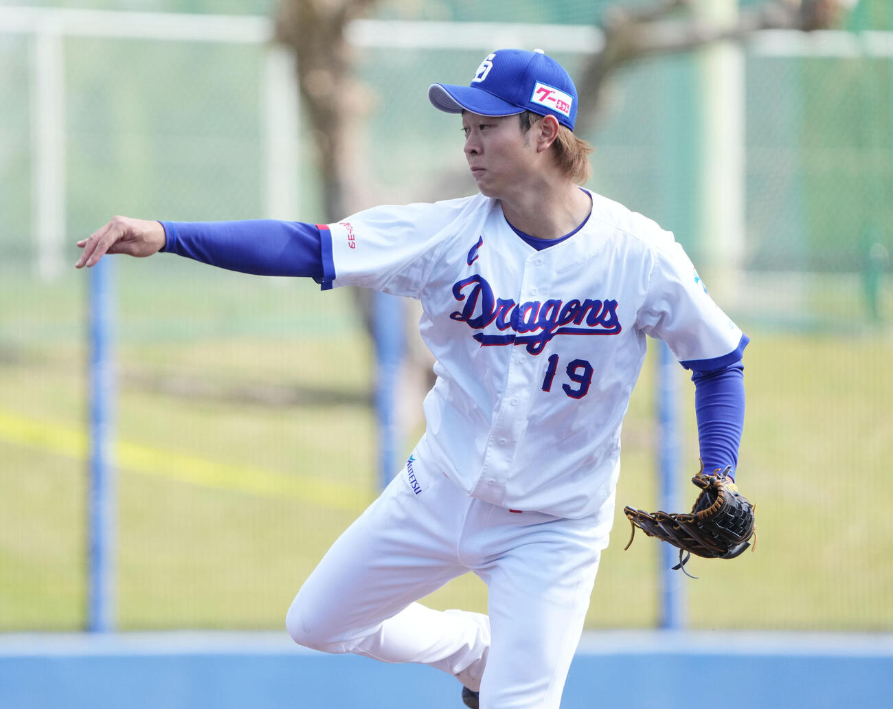 練習試合中日対ヤクルト　4回表、中日2番手で登板する高橋宏（撮影・森本幸一）
