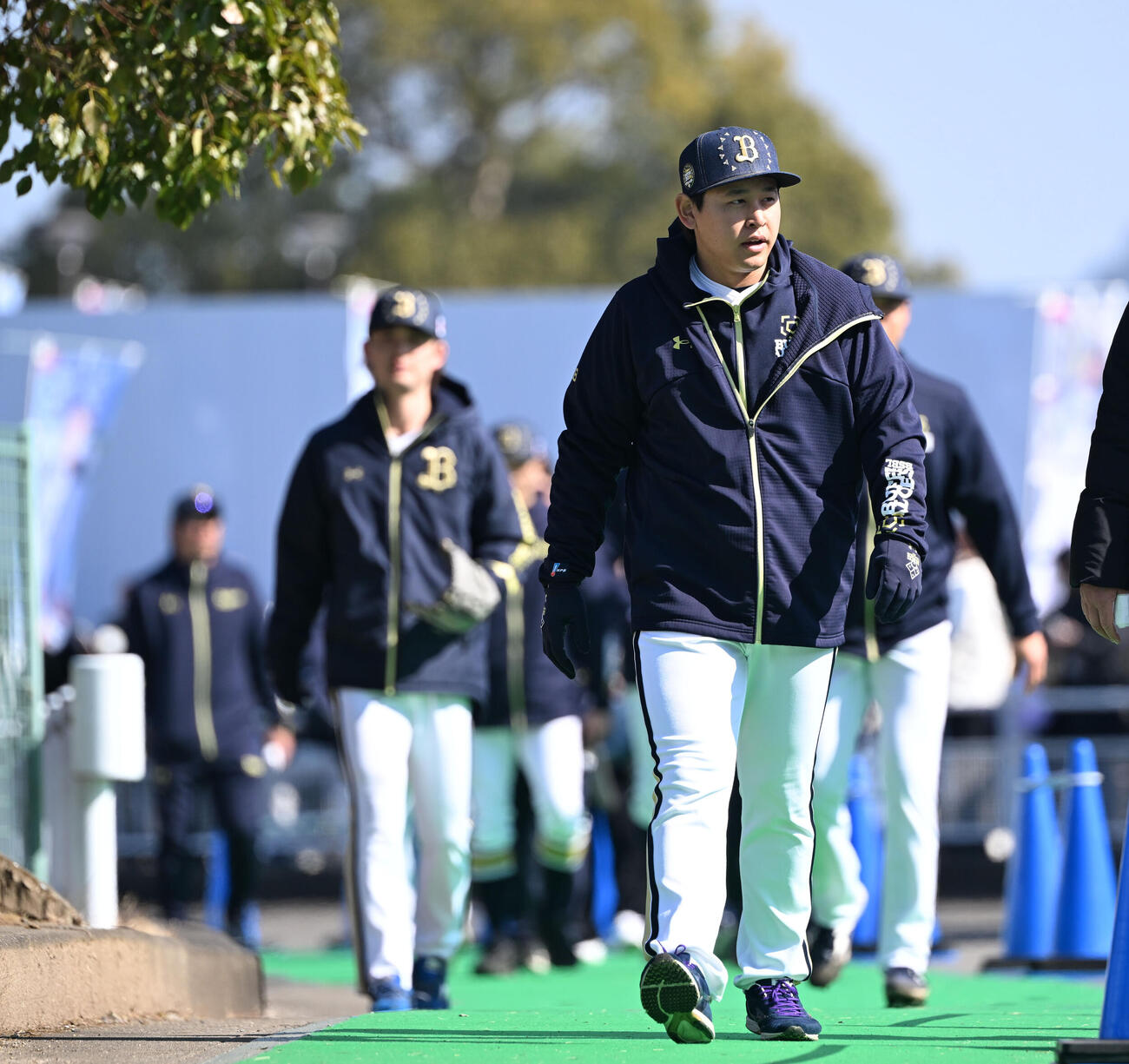 非公開練習のため移動するオリックス宮城ら（撮影・和賀正仁）