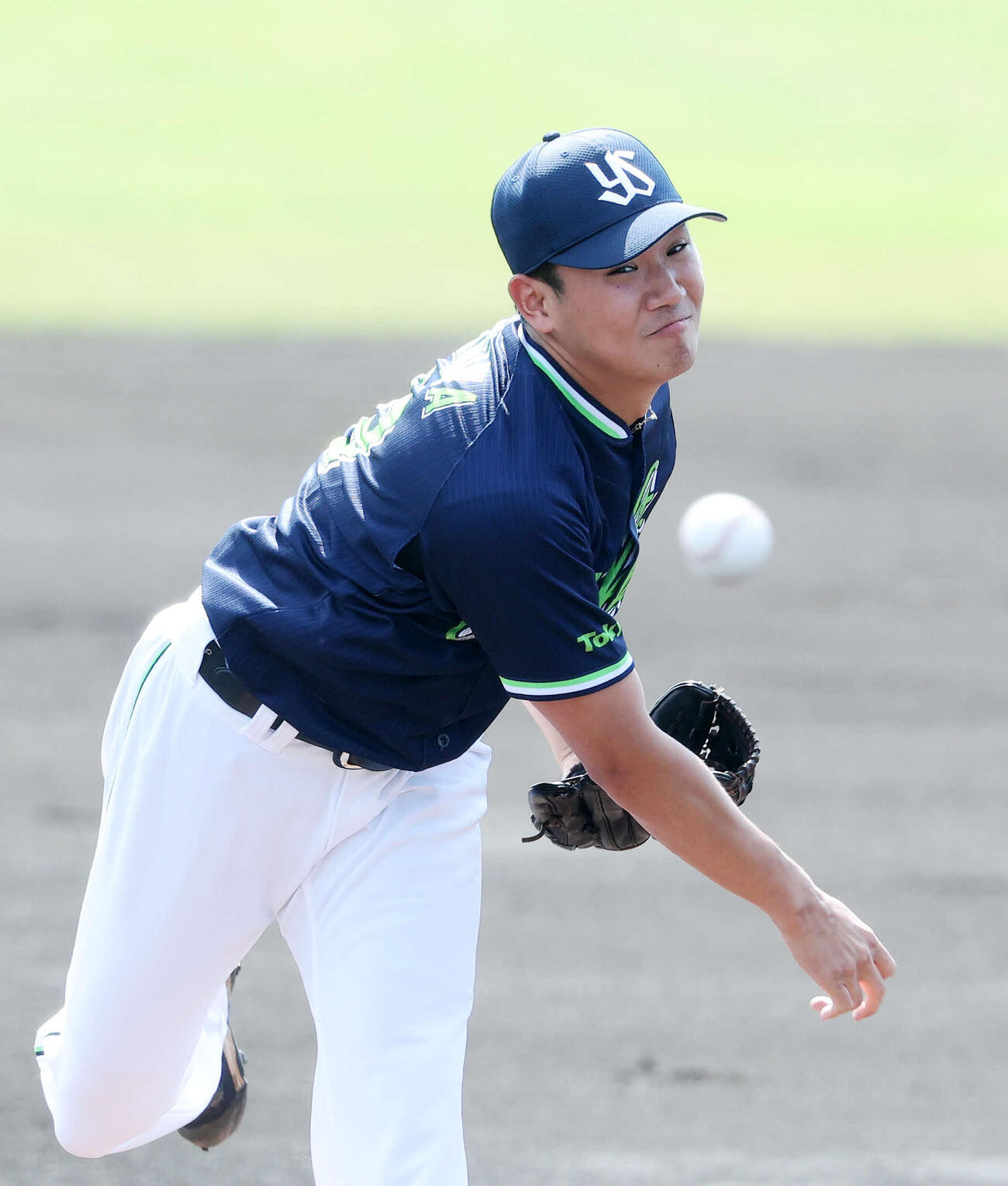 練習試合　中日対ヤクルト　先発し力投するヤクルト奥川（撮影・鈴木正人）　