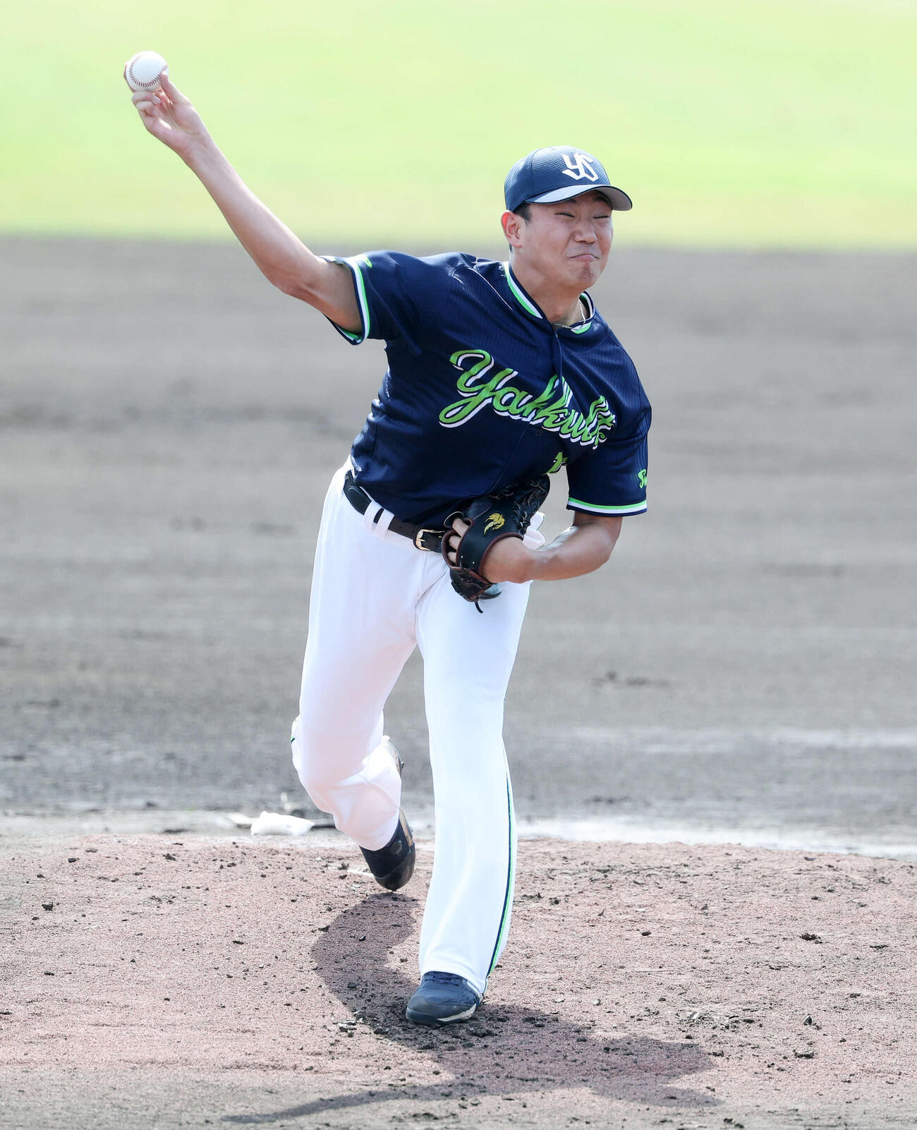 練習試合　中日対ヤクルト　先発し力投するヤクルト奥川（撮影・鈴木正人）　
