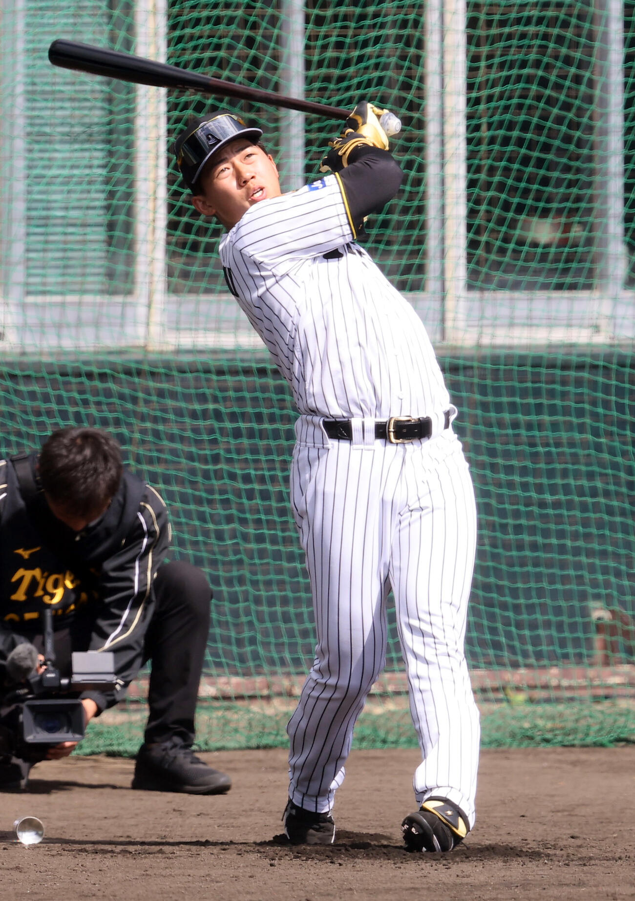 ロング打撃練習をする阪神立石（撮影・上田博志）