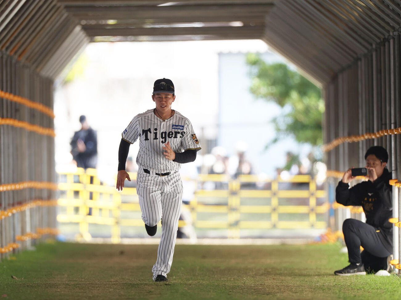 めんそー路を走り込む阪神立石（撮影・上山淳一
