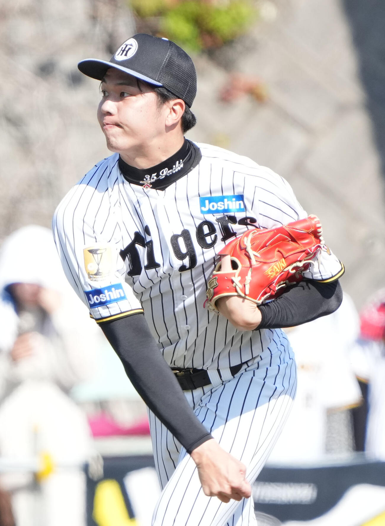 キャッチボールをする才木（撮影・森本幸一）