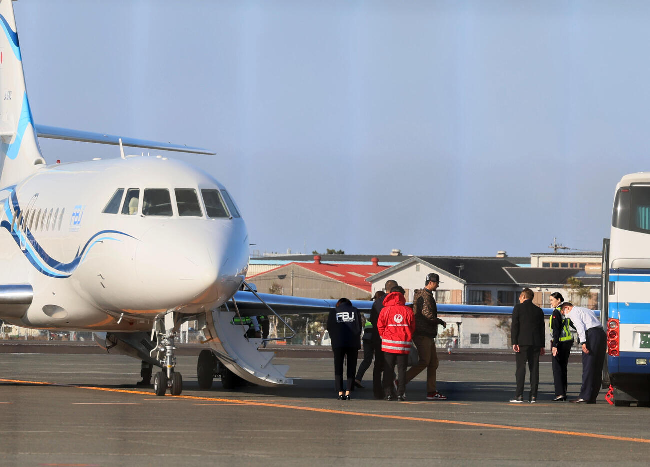 ダルビッシュがチャーター機で来宮（撮影・加藤哉）