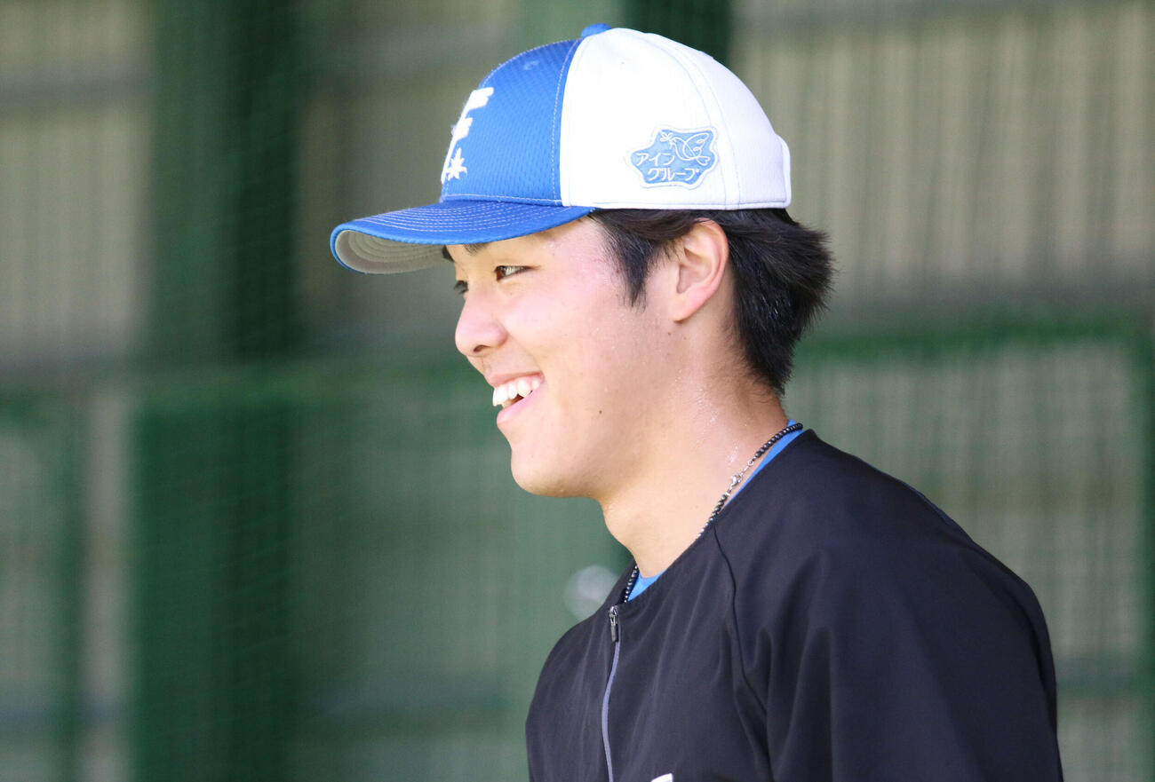 沖縄・国頭キャンプでブルペン入りした日本ハム柴田（撮影・木下大輔）